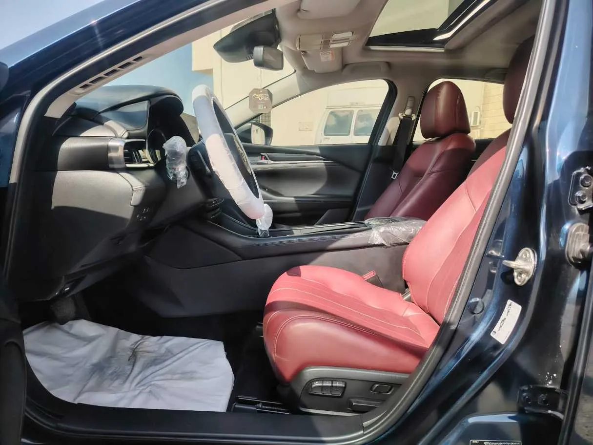 Car image 14