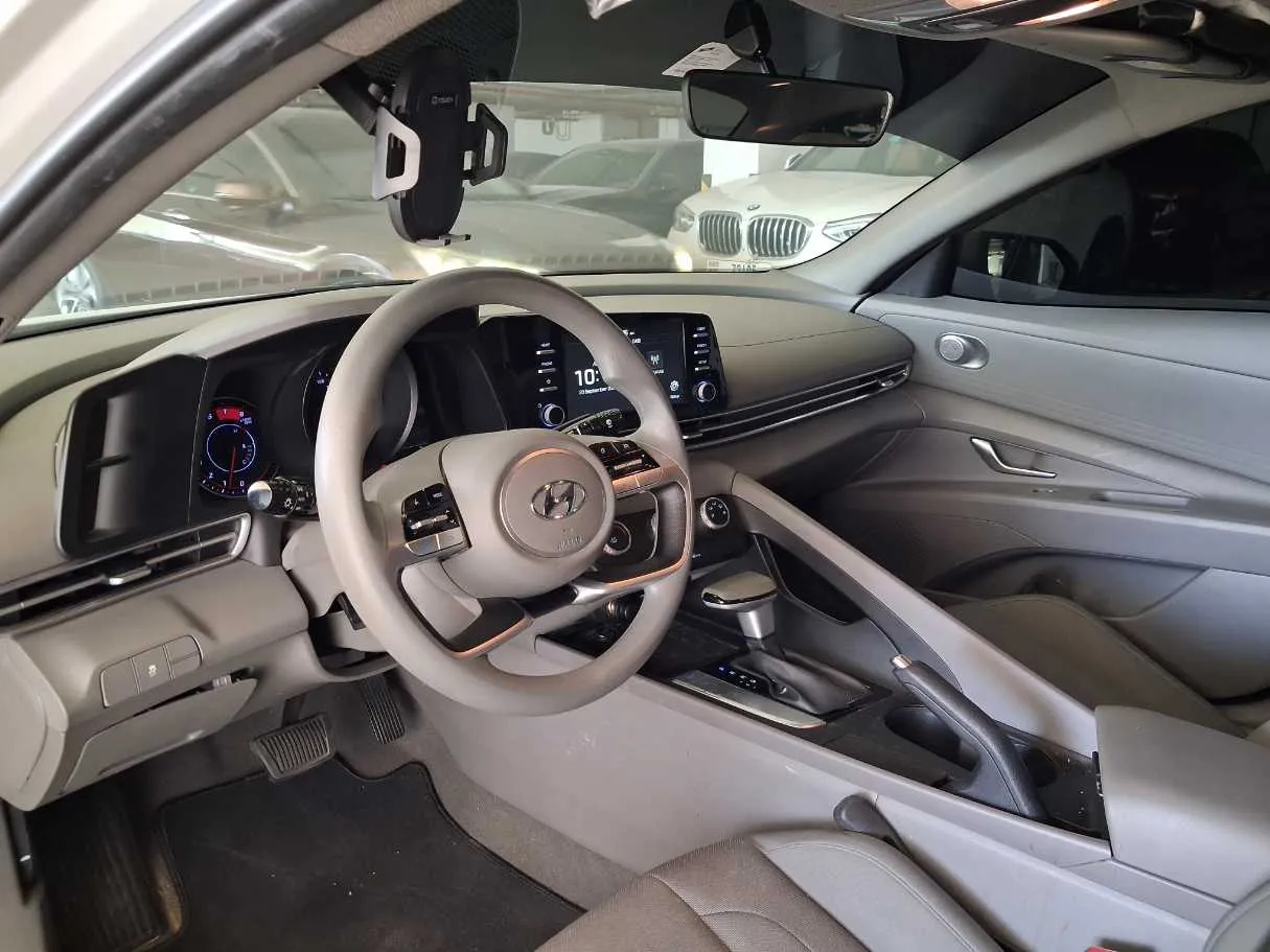 Car image 11