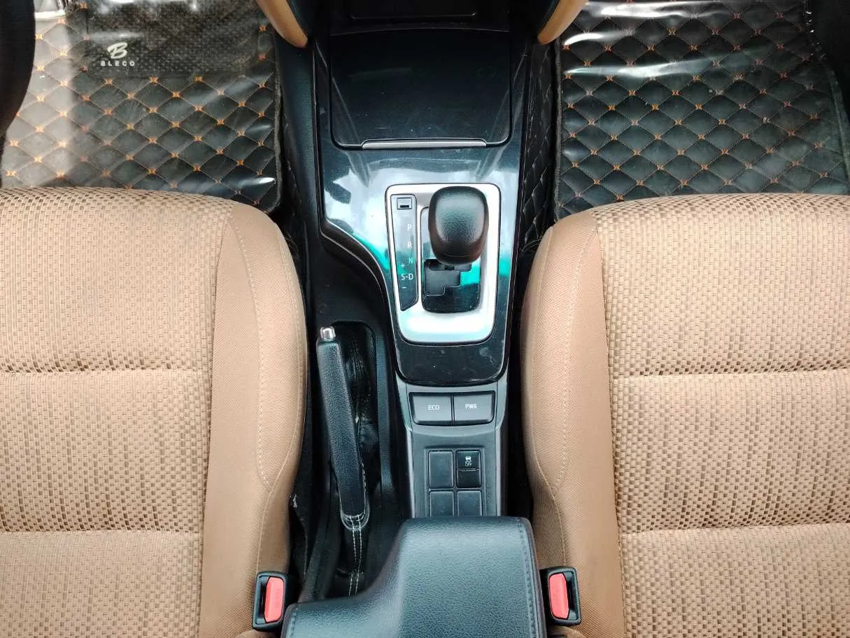 Car image 19