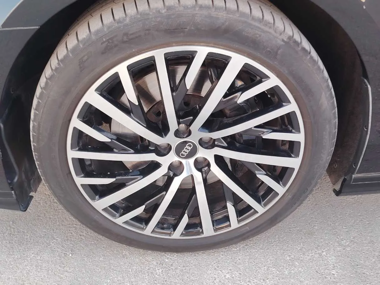 Car image 10