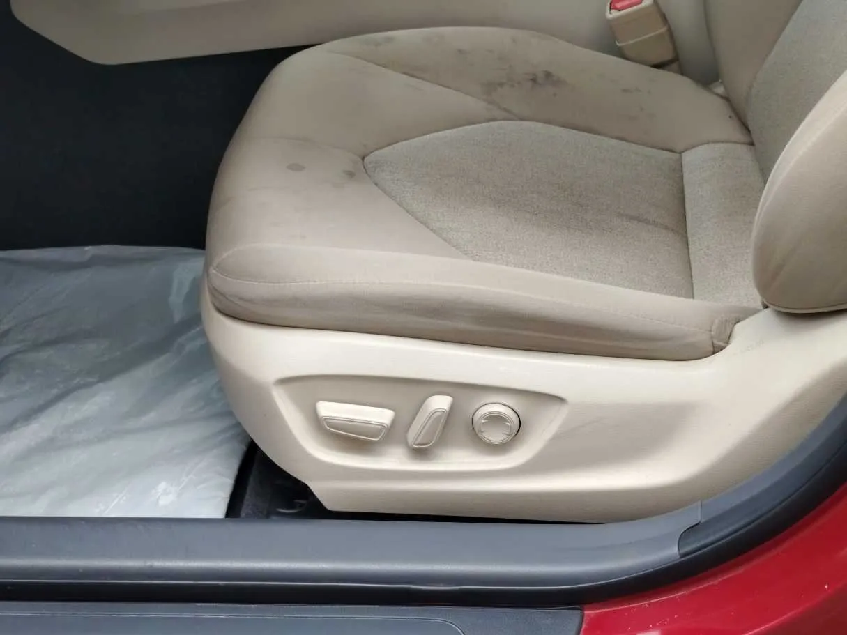 Car image 32