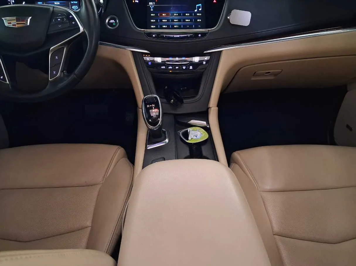 Car image 17