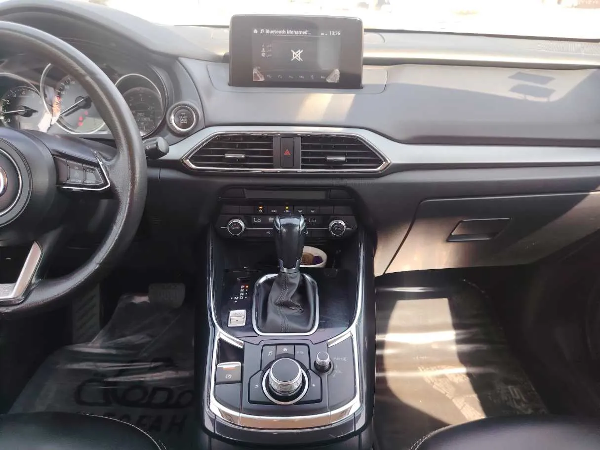 Car image 19