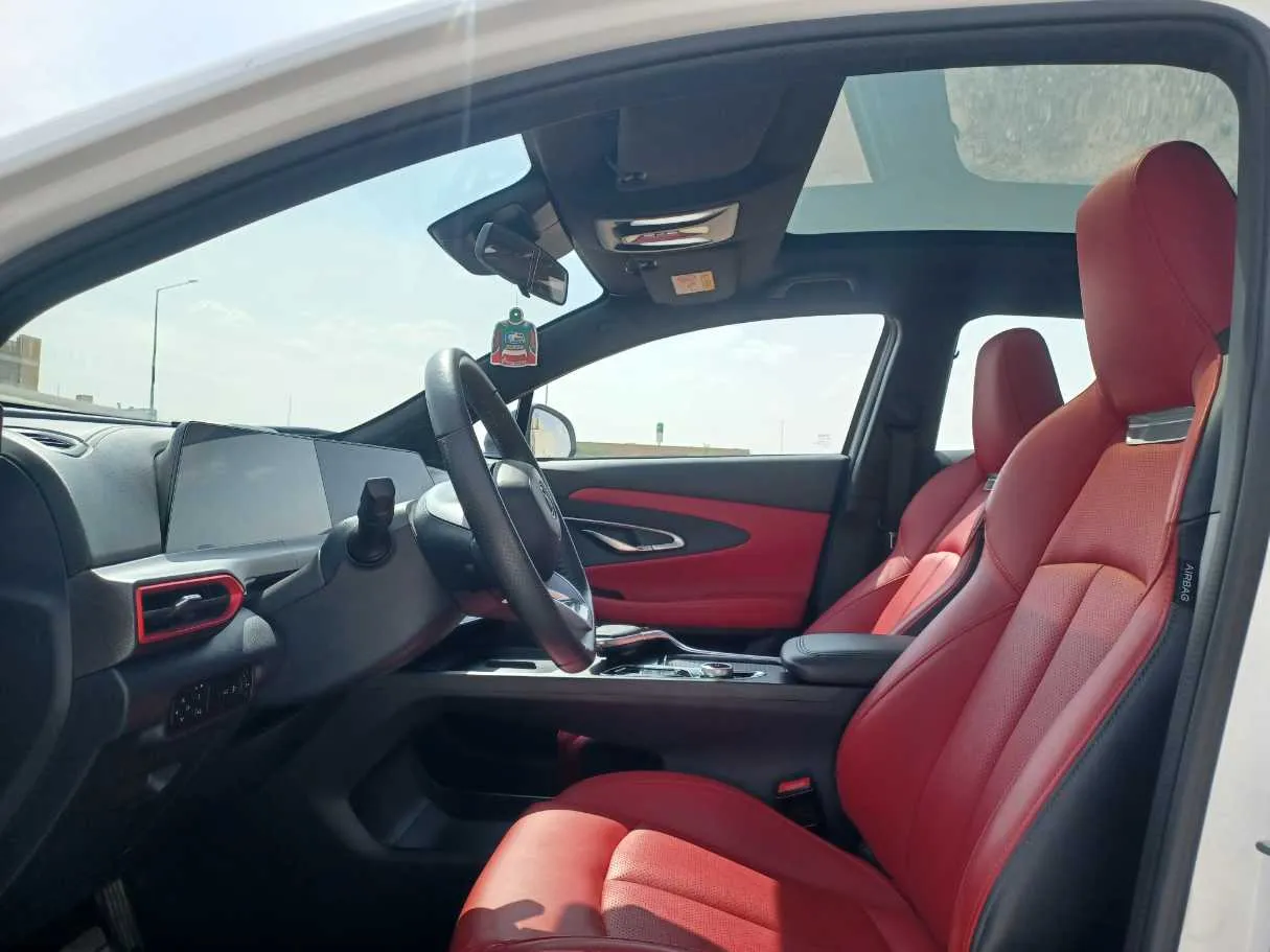Car image 11