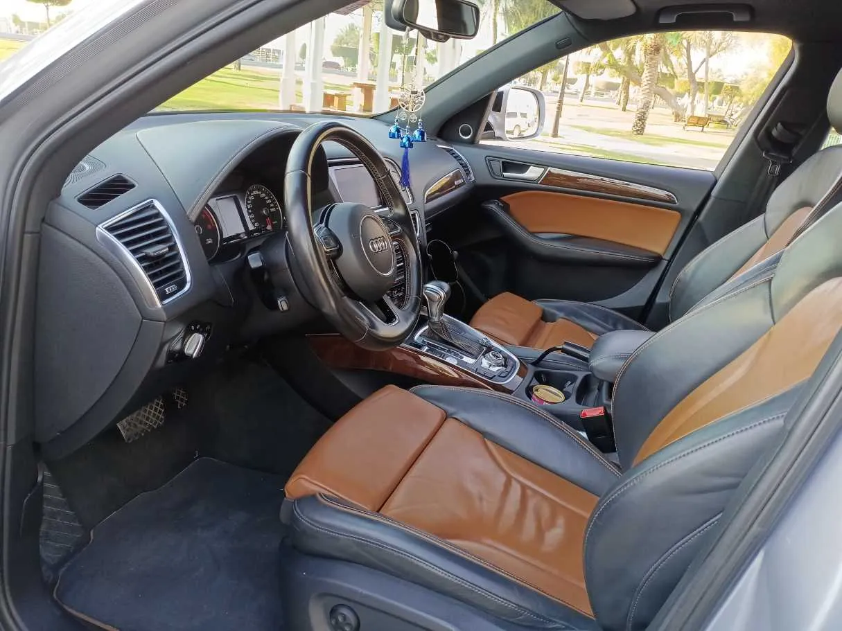 Car image 11