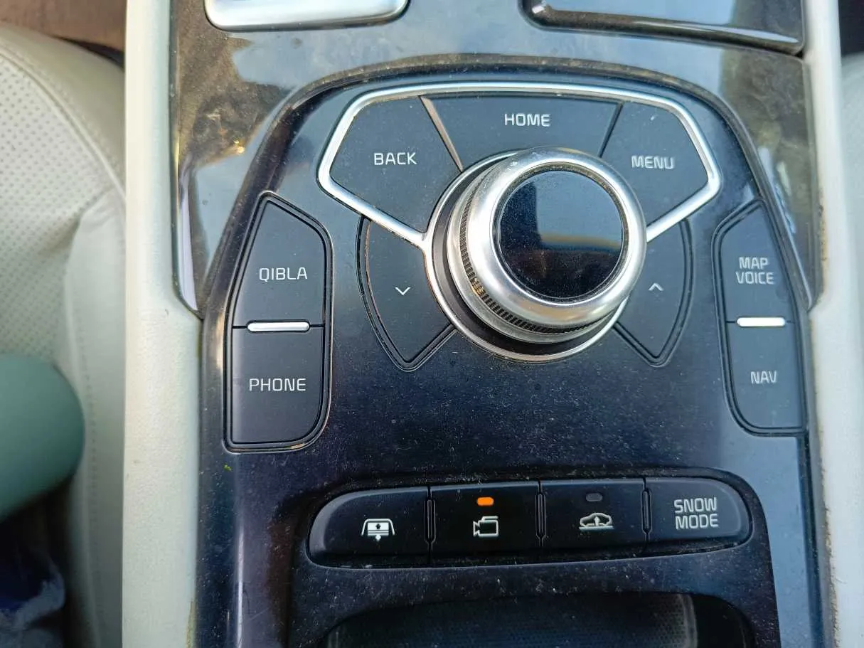 Car image 23