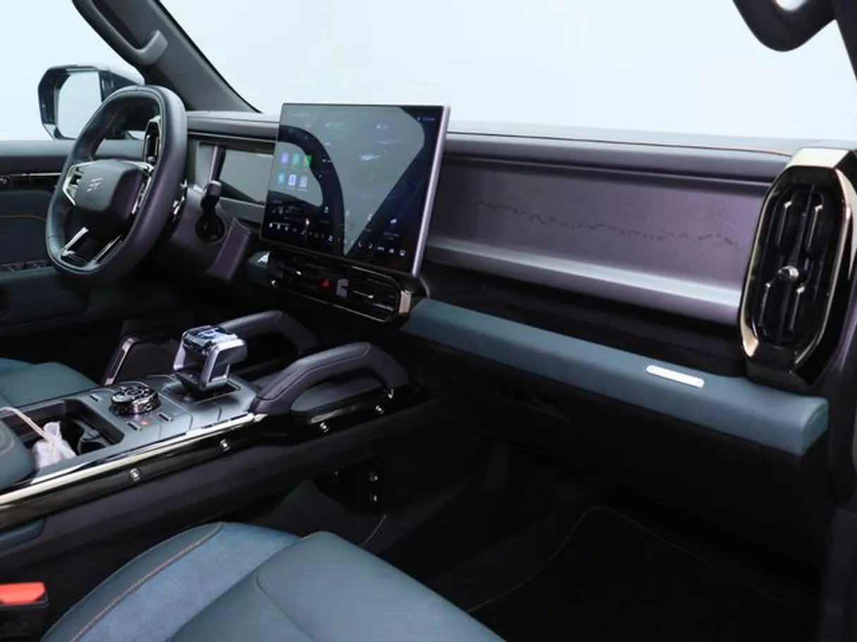 Car image 10