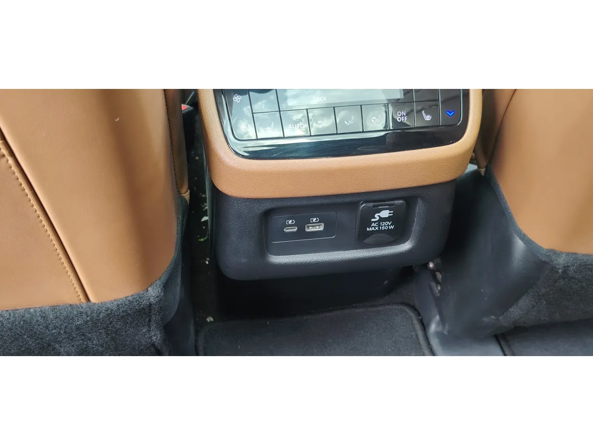 Car image 30
