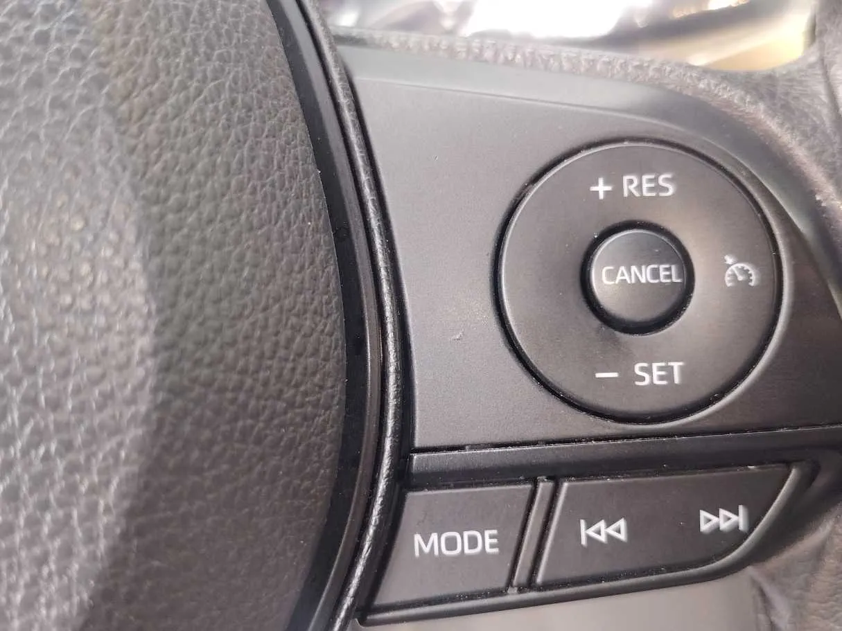 Car image 32