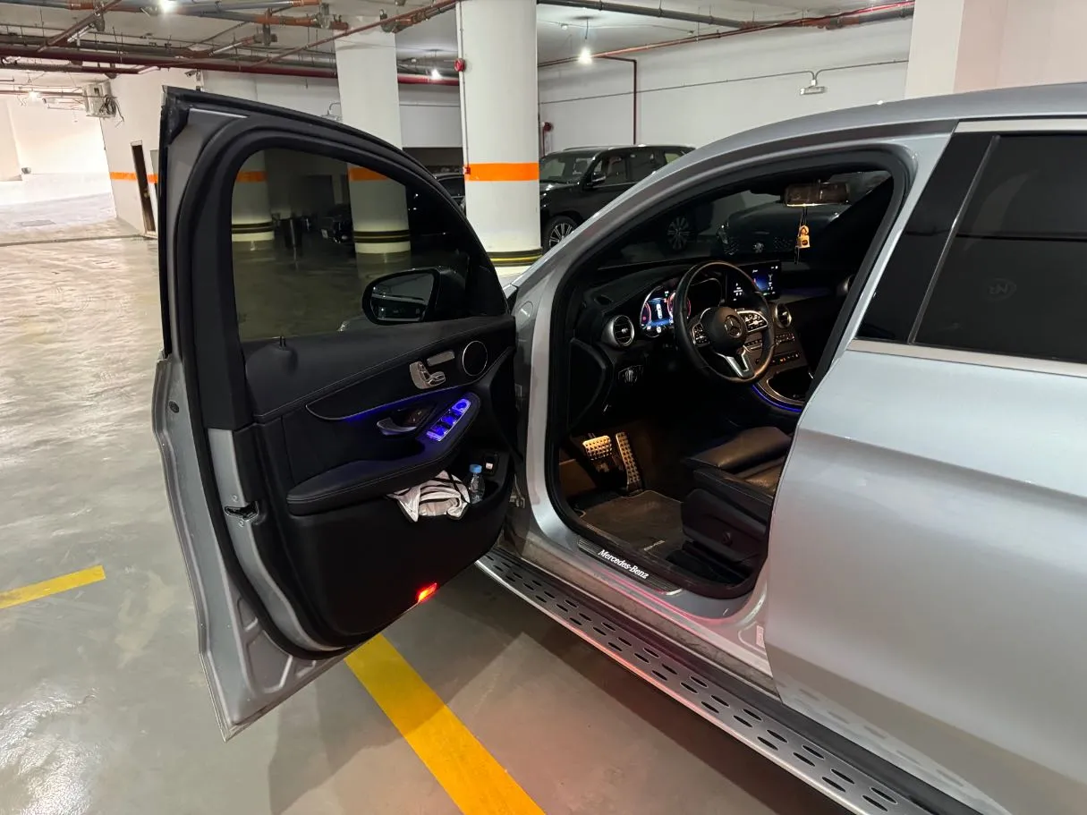 Car image 10