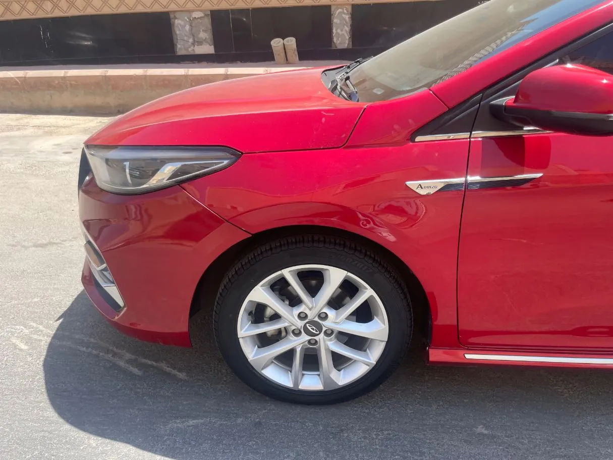 Car image 9