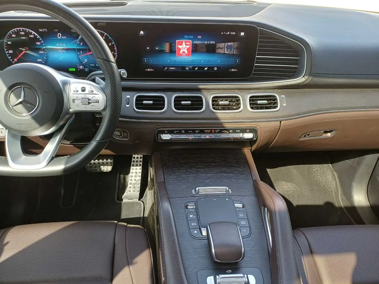 Car image 16