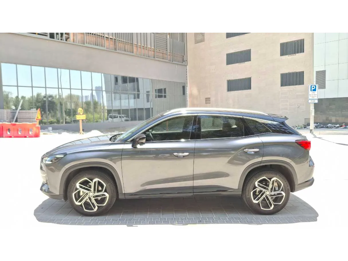 Car image 4