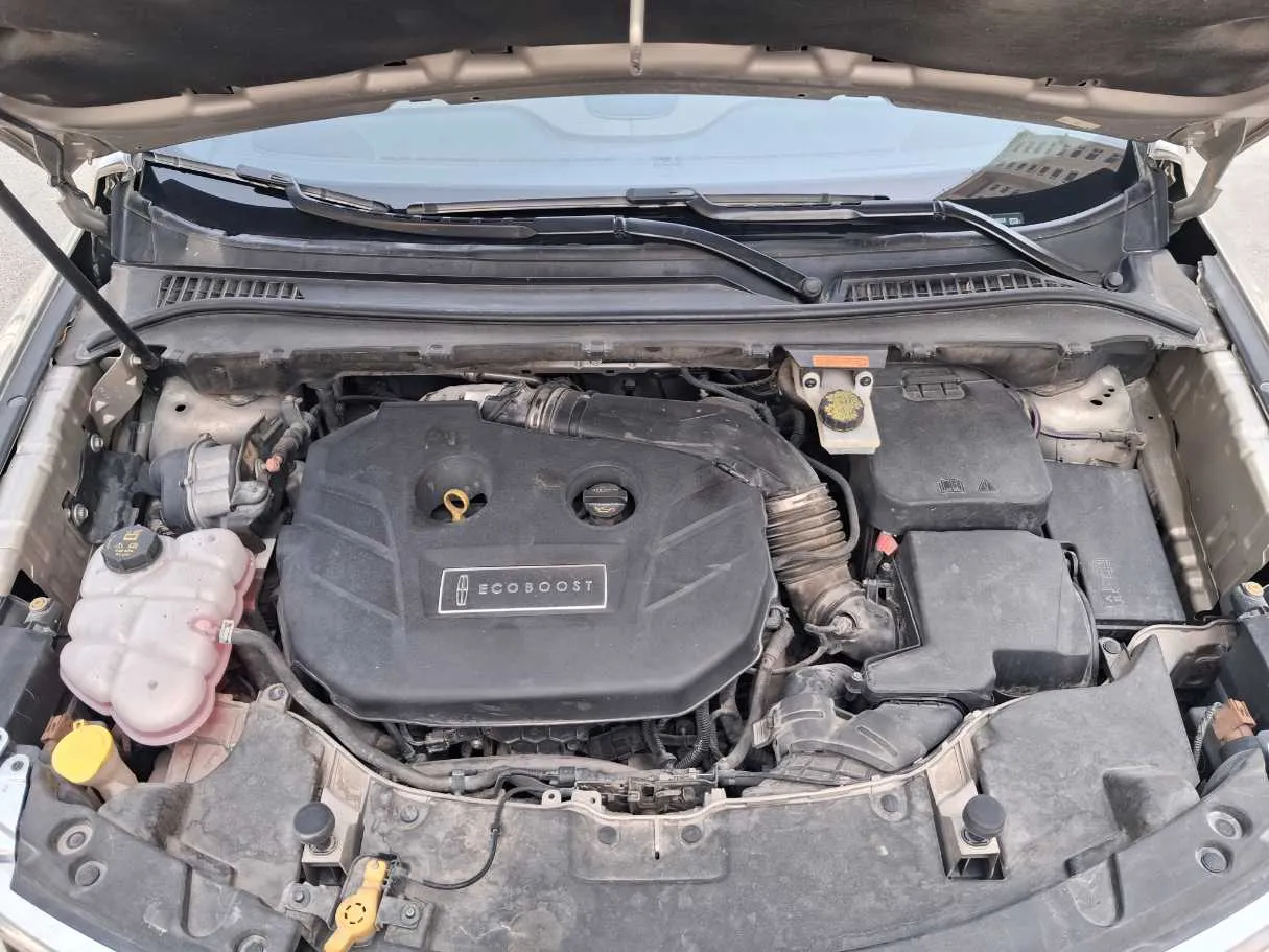 Car image 19