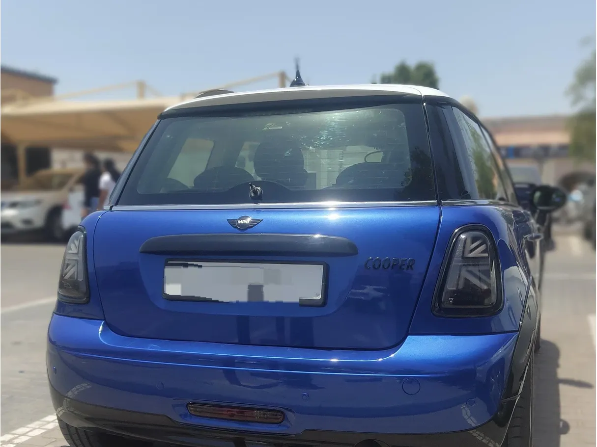 Car image 3