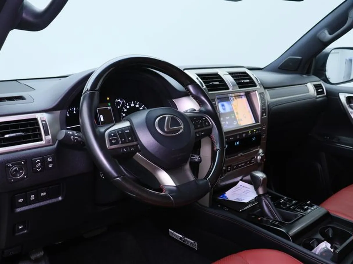 Car image 4
