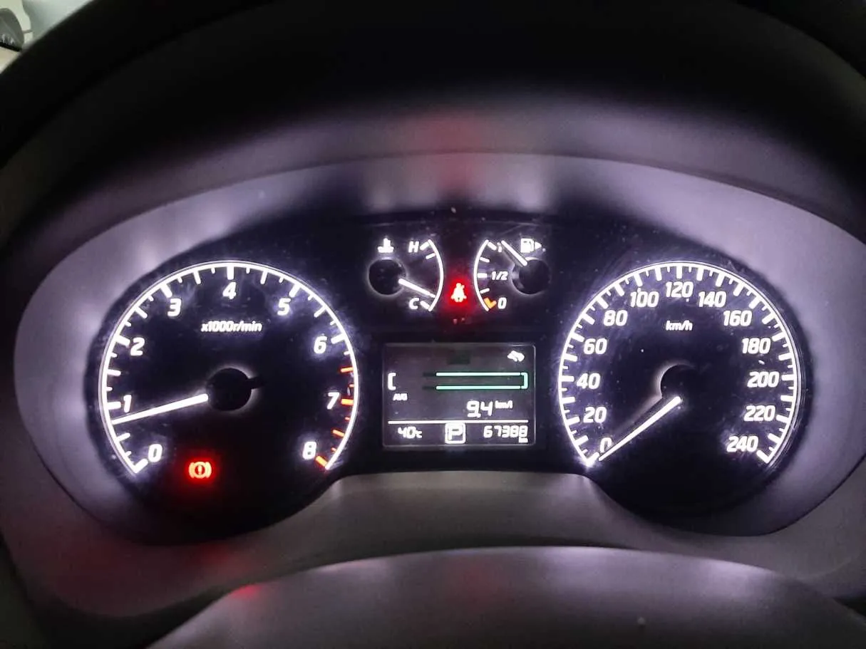 Car image 18