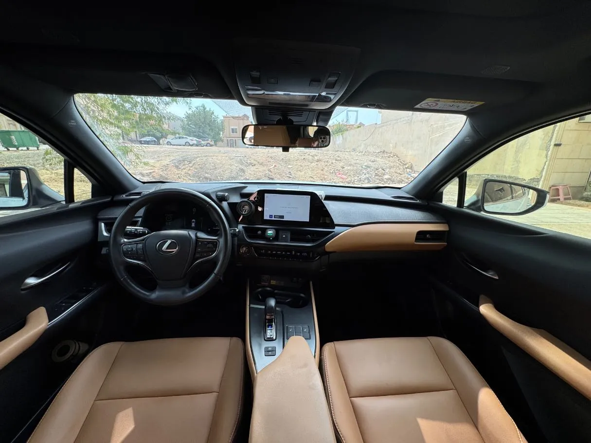 Car image 16