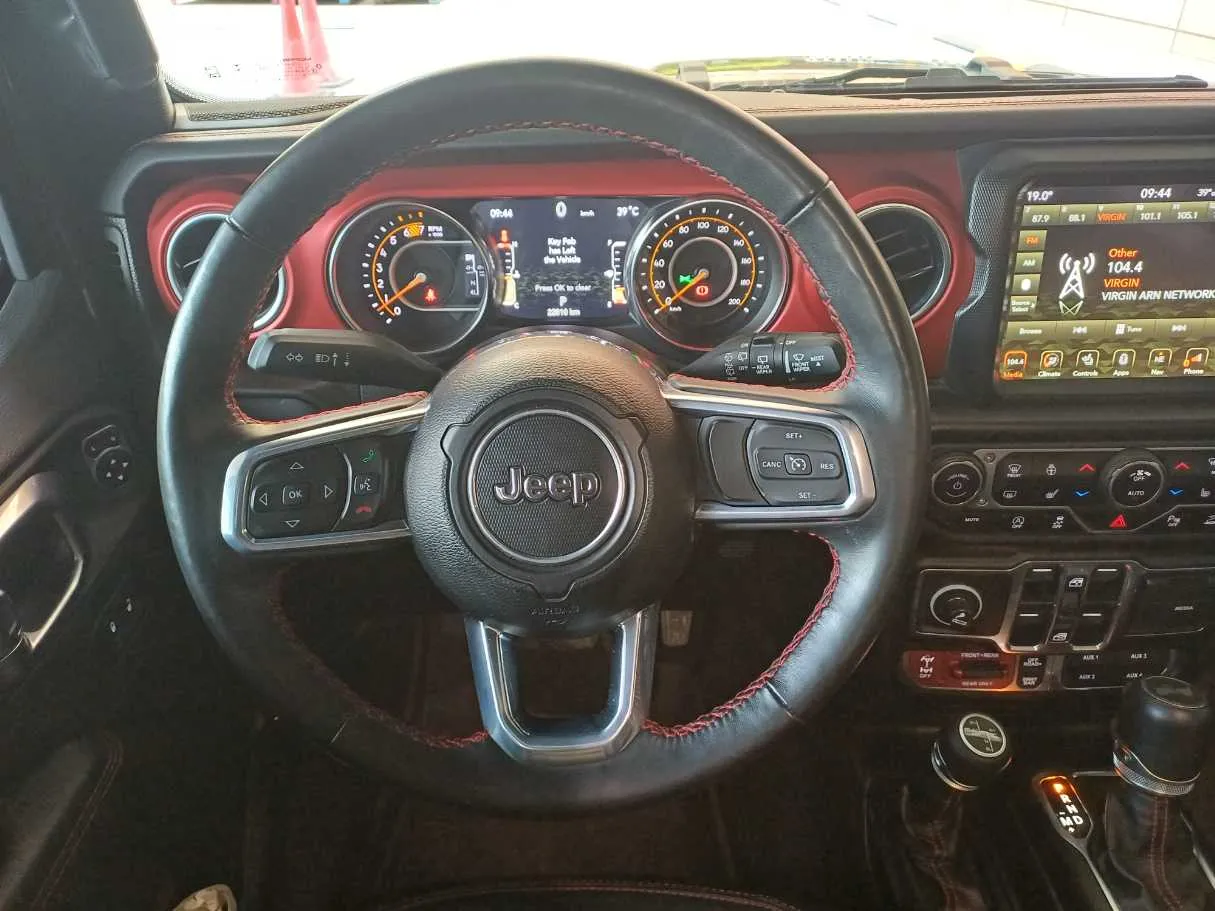Car image 17