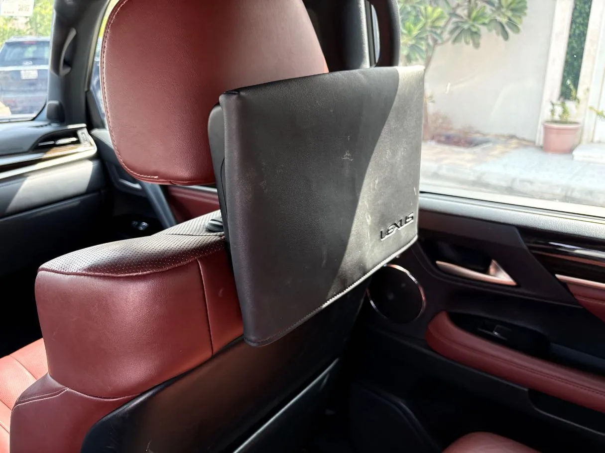 Car image 25