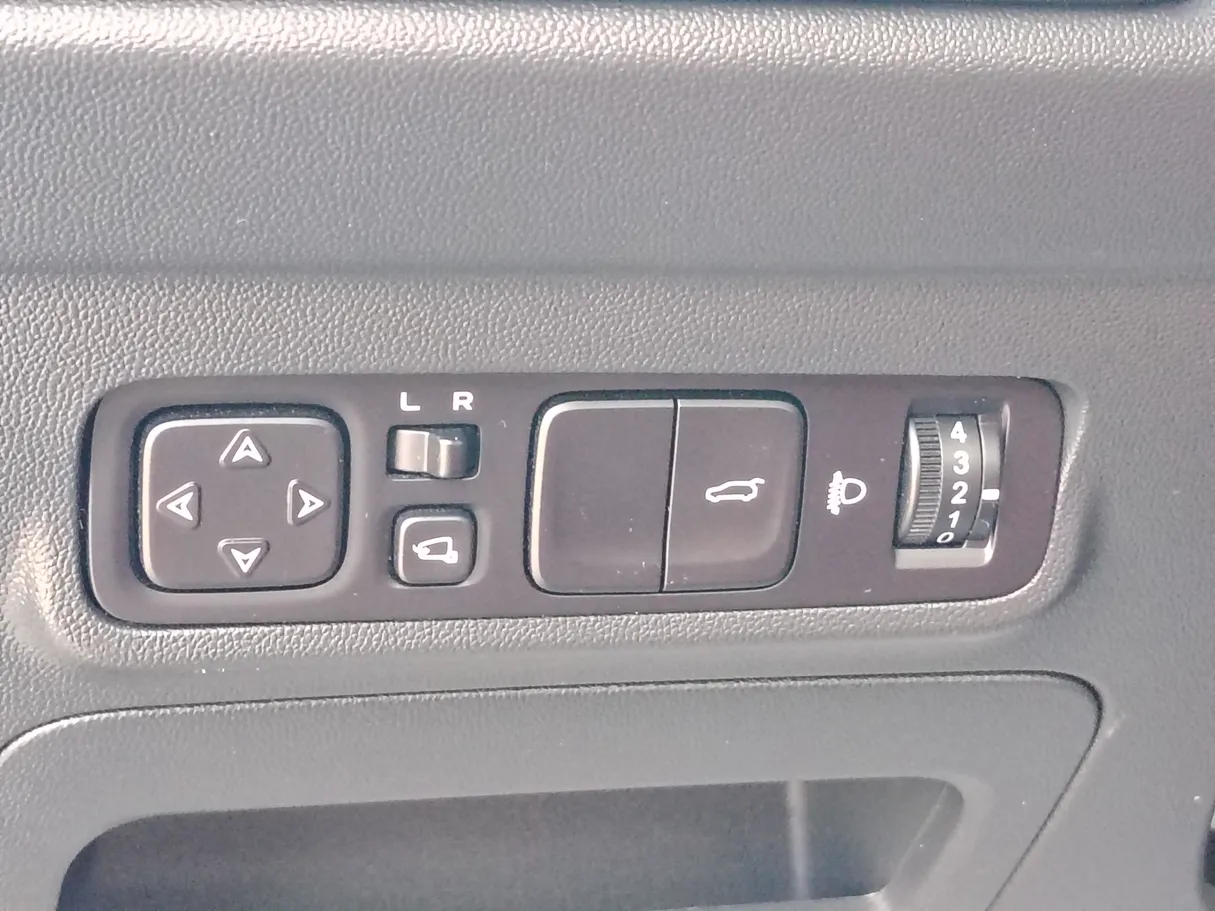 Car image 30