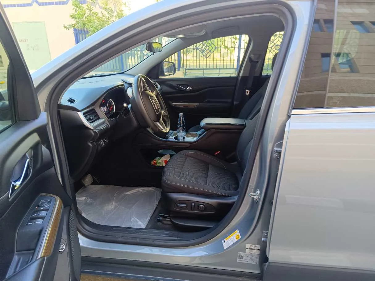 Car image 14