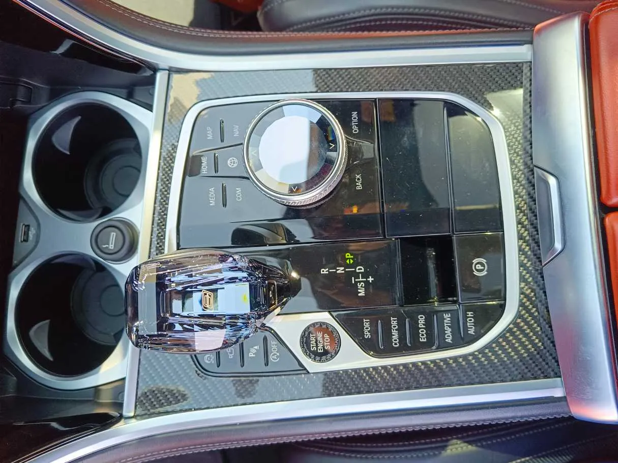 Car image 30
