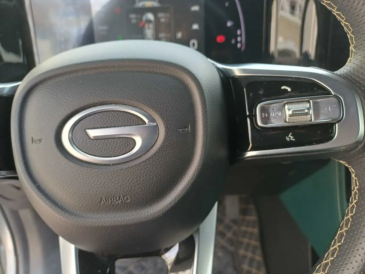Car image 19