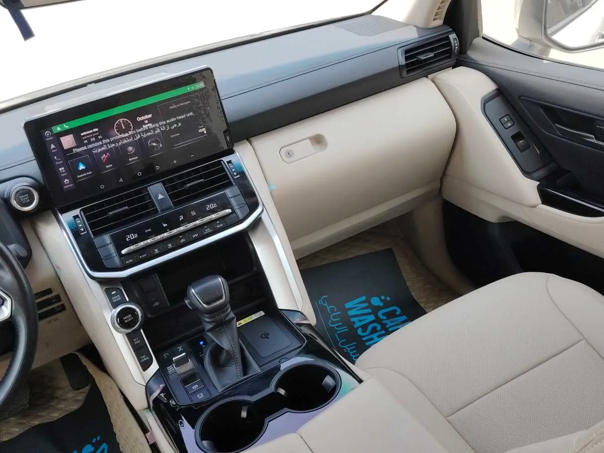 Car image 24