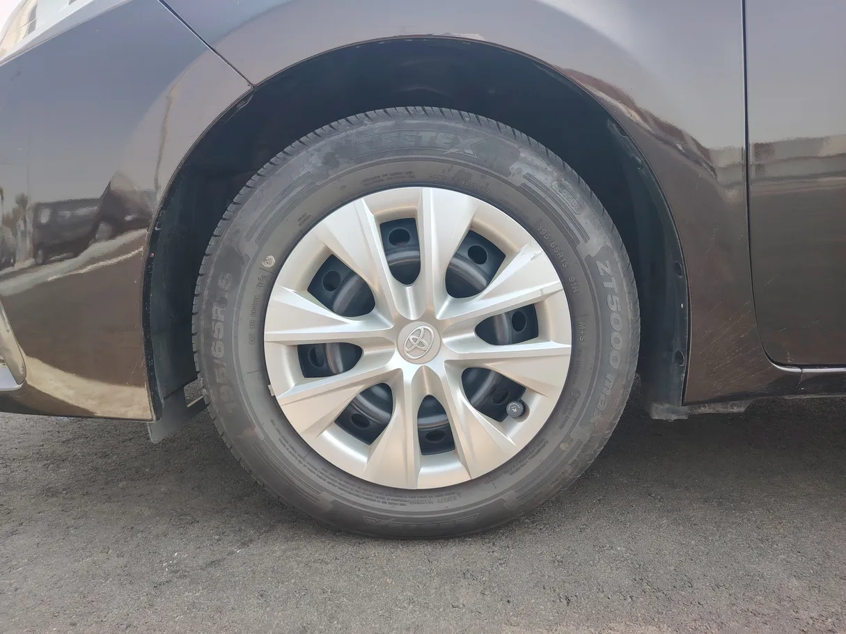 Car image 9