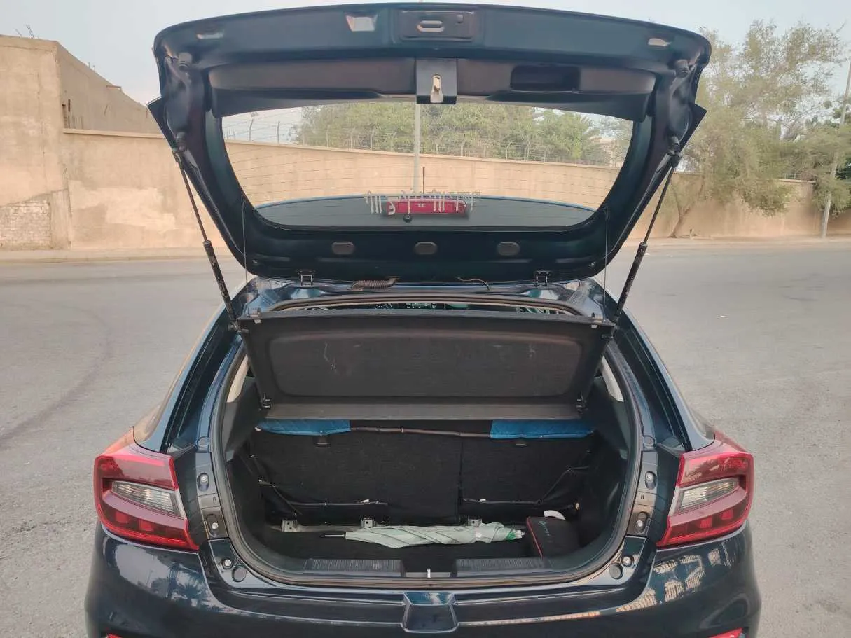 Car image 23