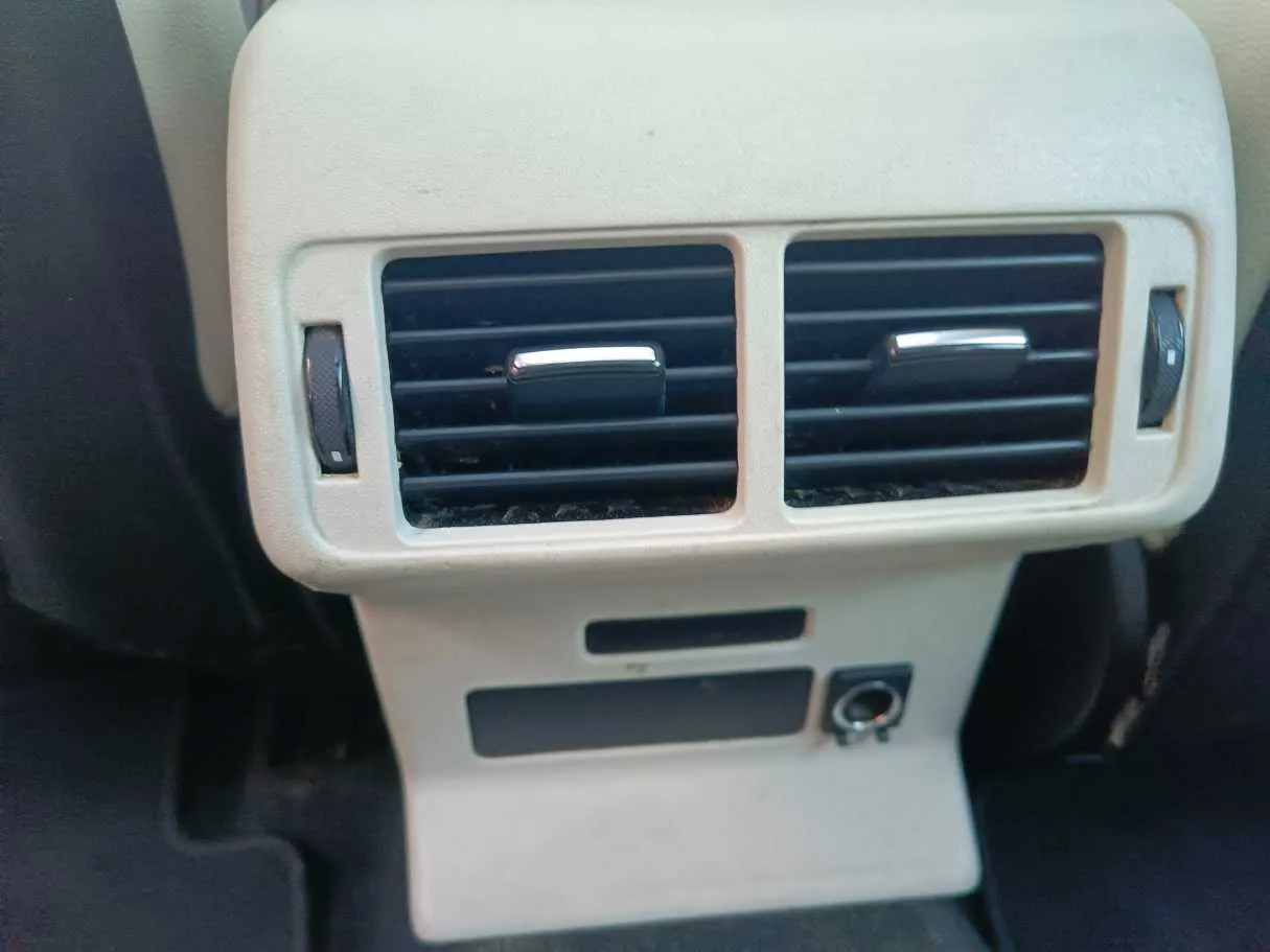 Car image 33
