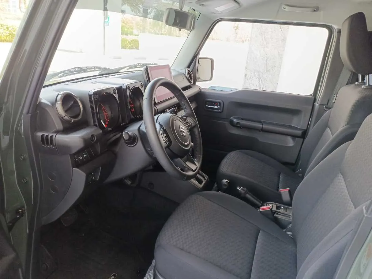 Car image 11