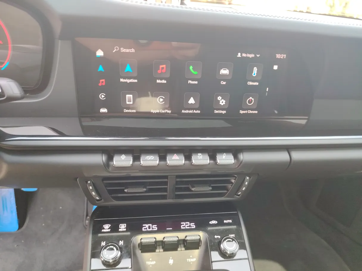 Car image 18