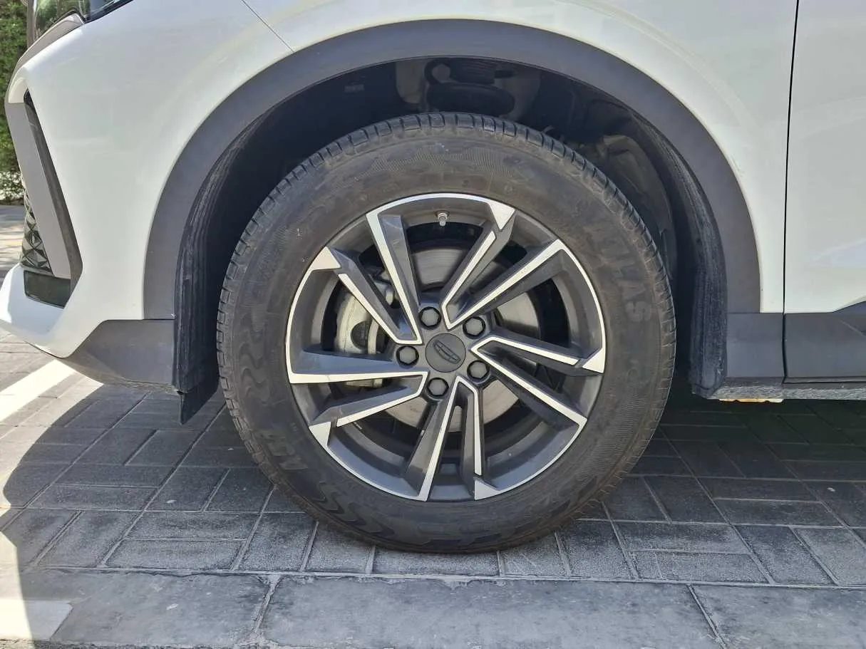 Car image 9