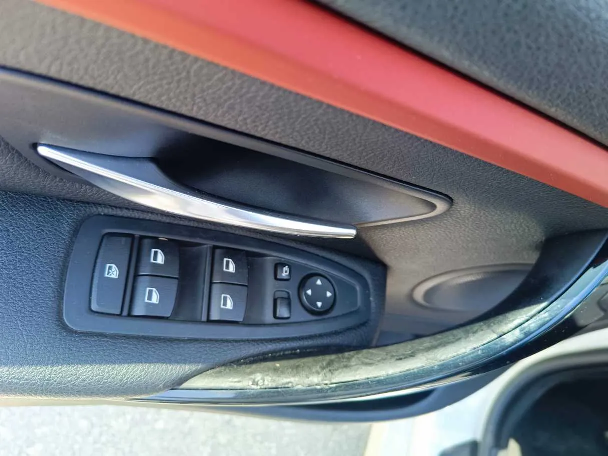 Car image 34
