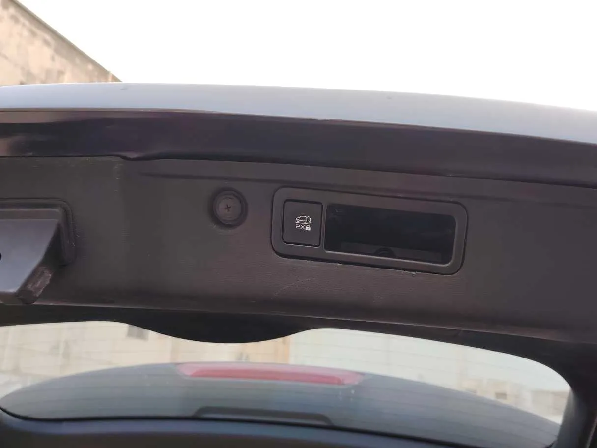 Car image 35