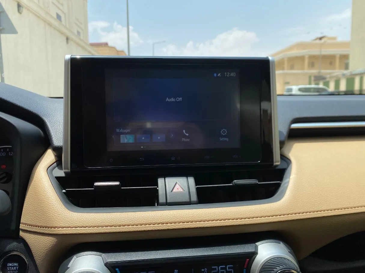 Car image 16