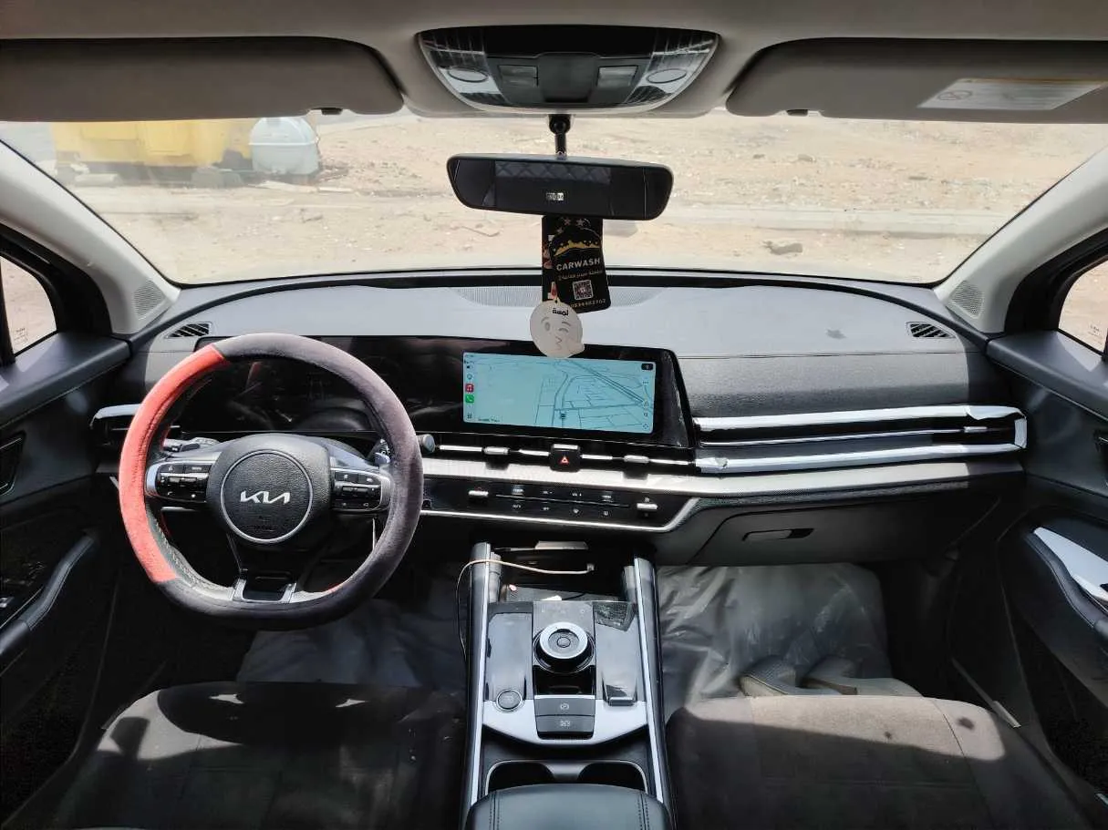 Car image 16