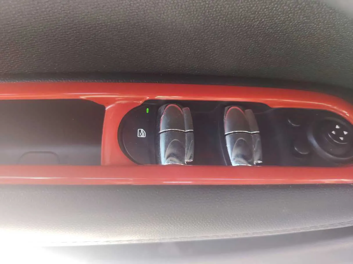 Car image 27