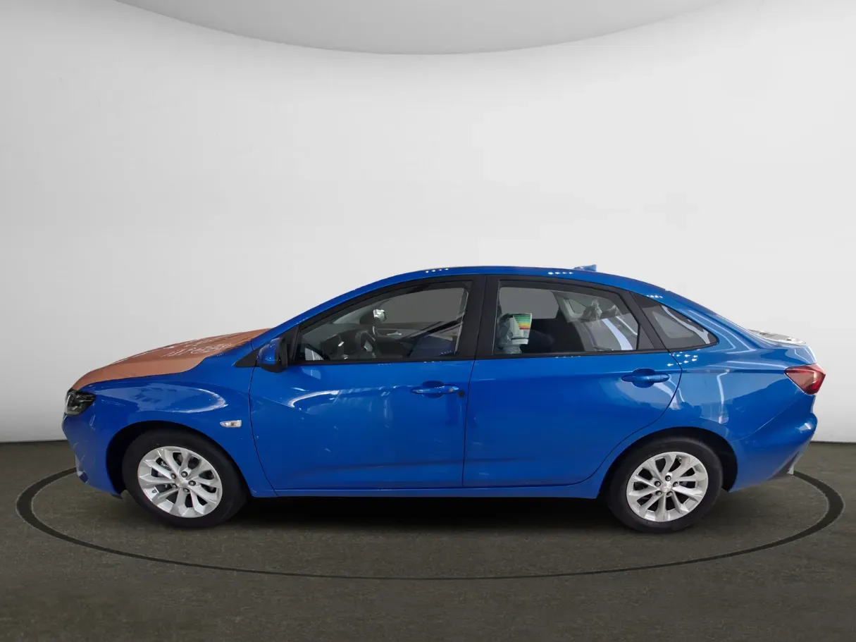Car image 4