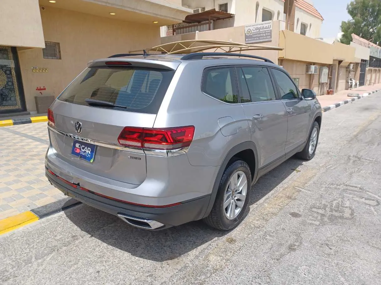 Car image 5