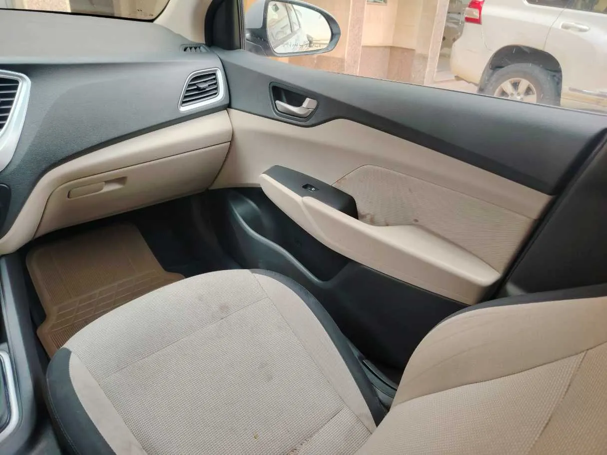 Car image 23
