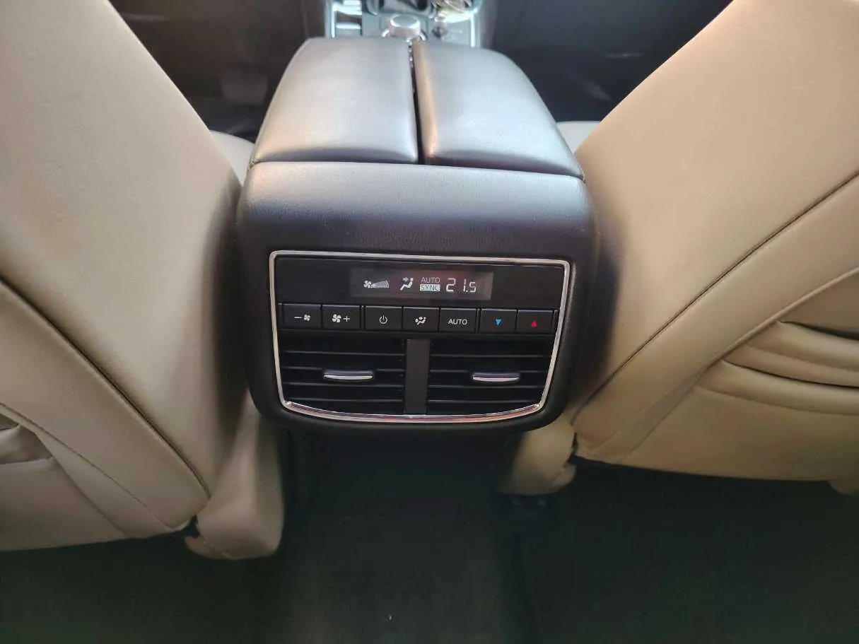 Car image 40