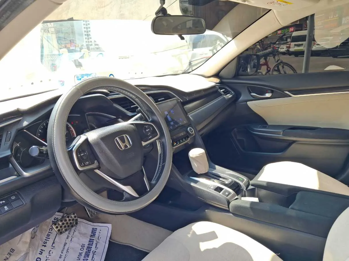 Car image 12