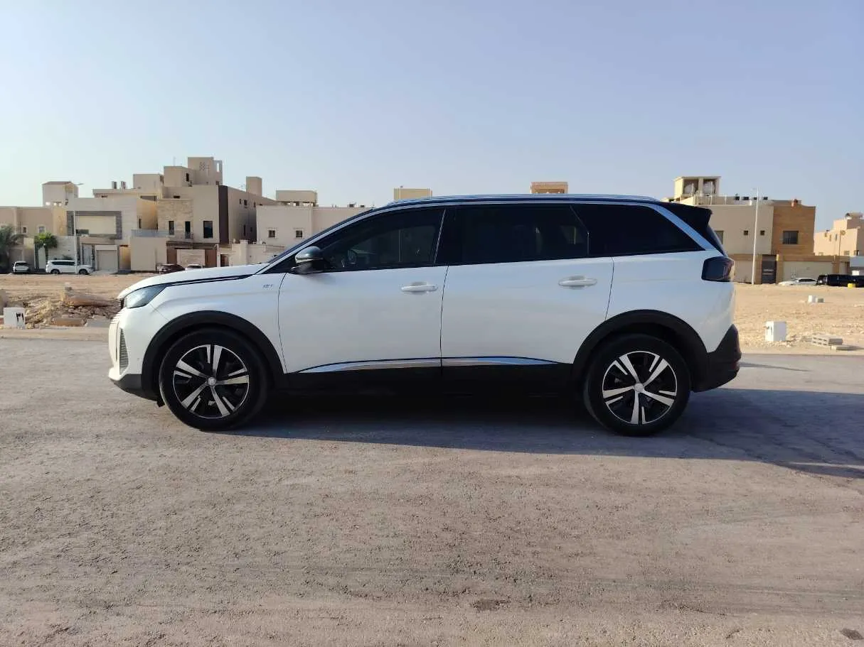 Car image 8