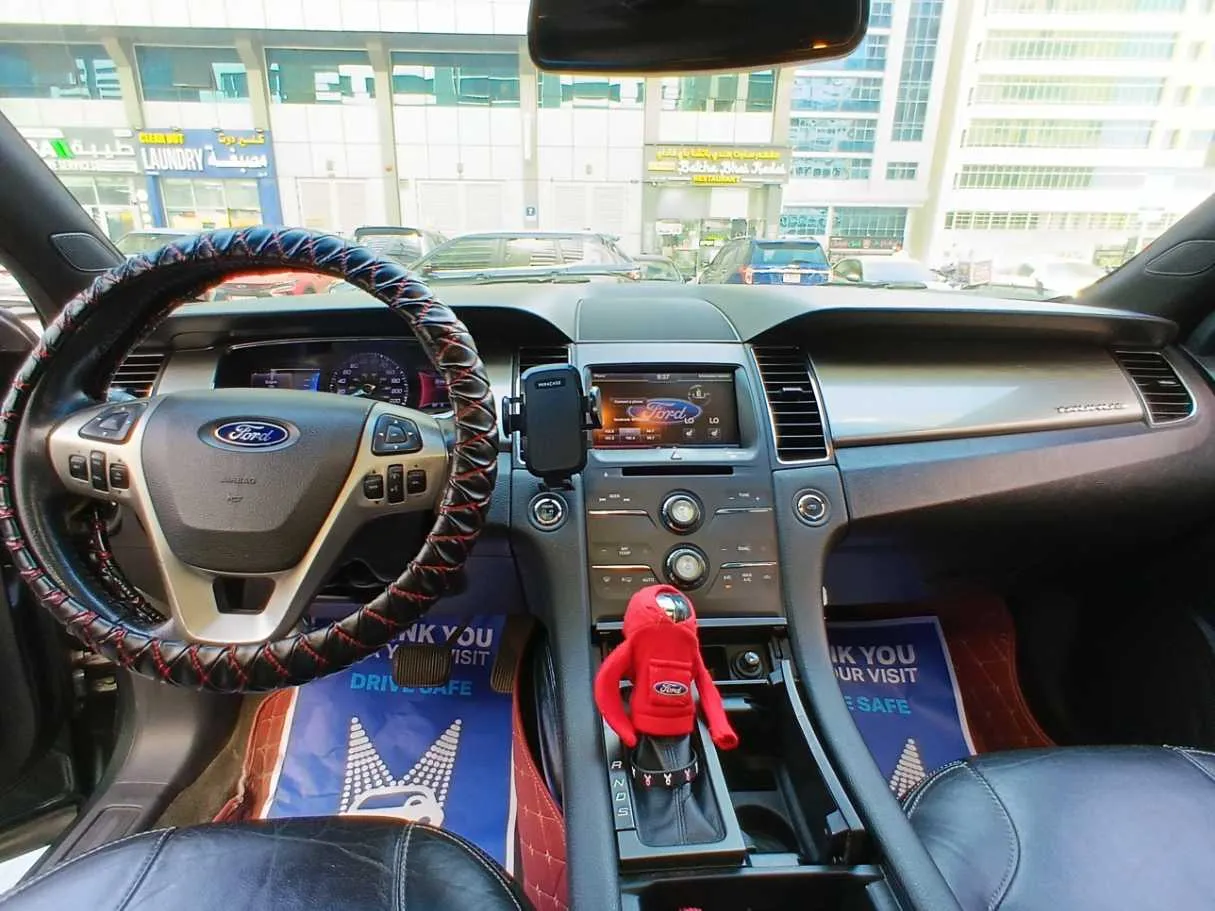 Car image 14