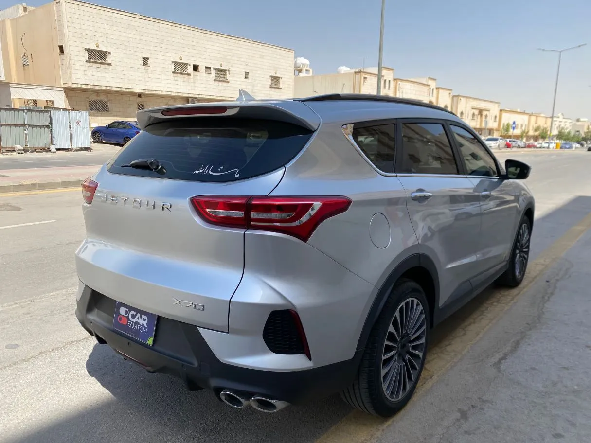 Car image 5