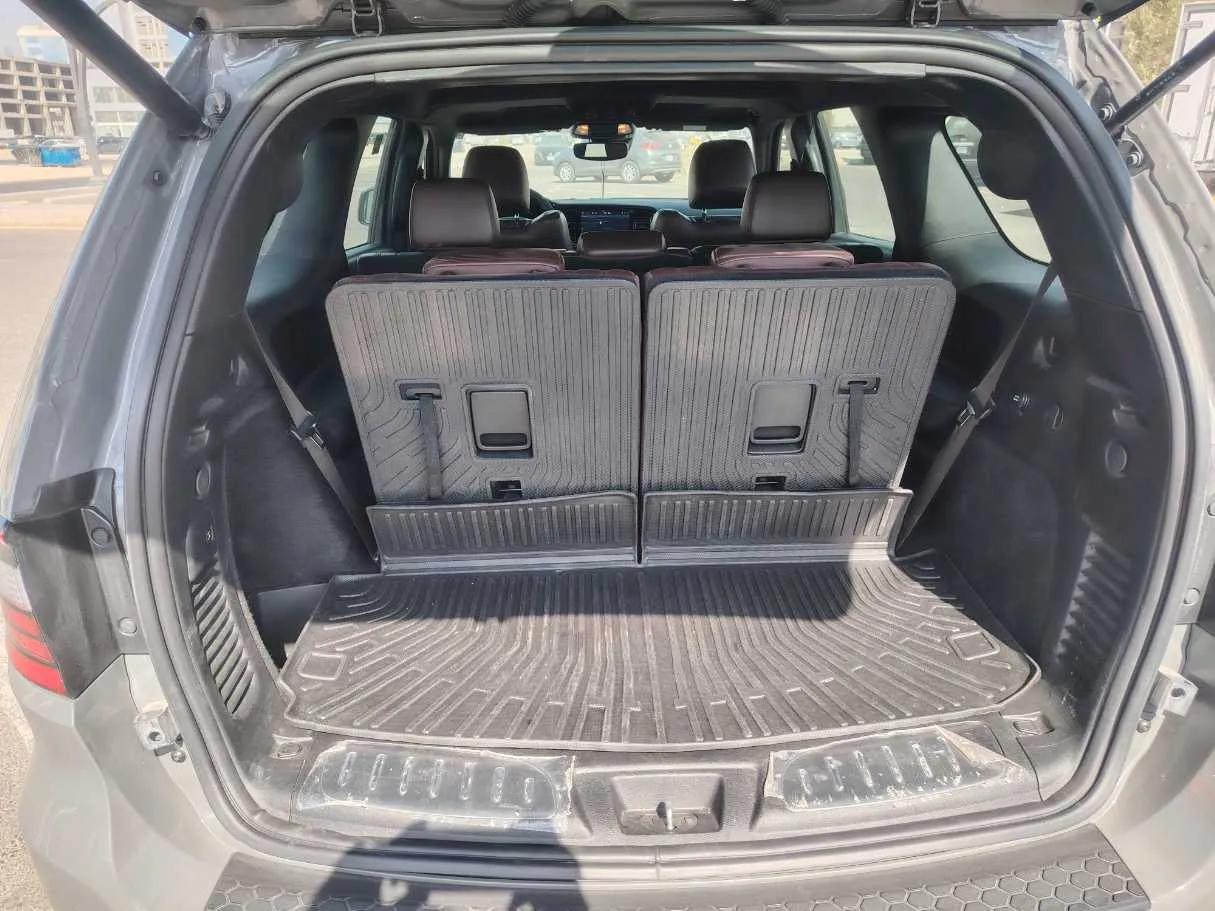 Car image 24