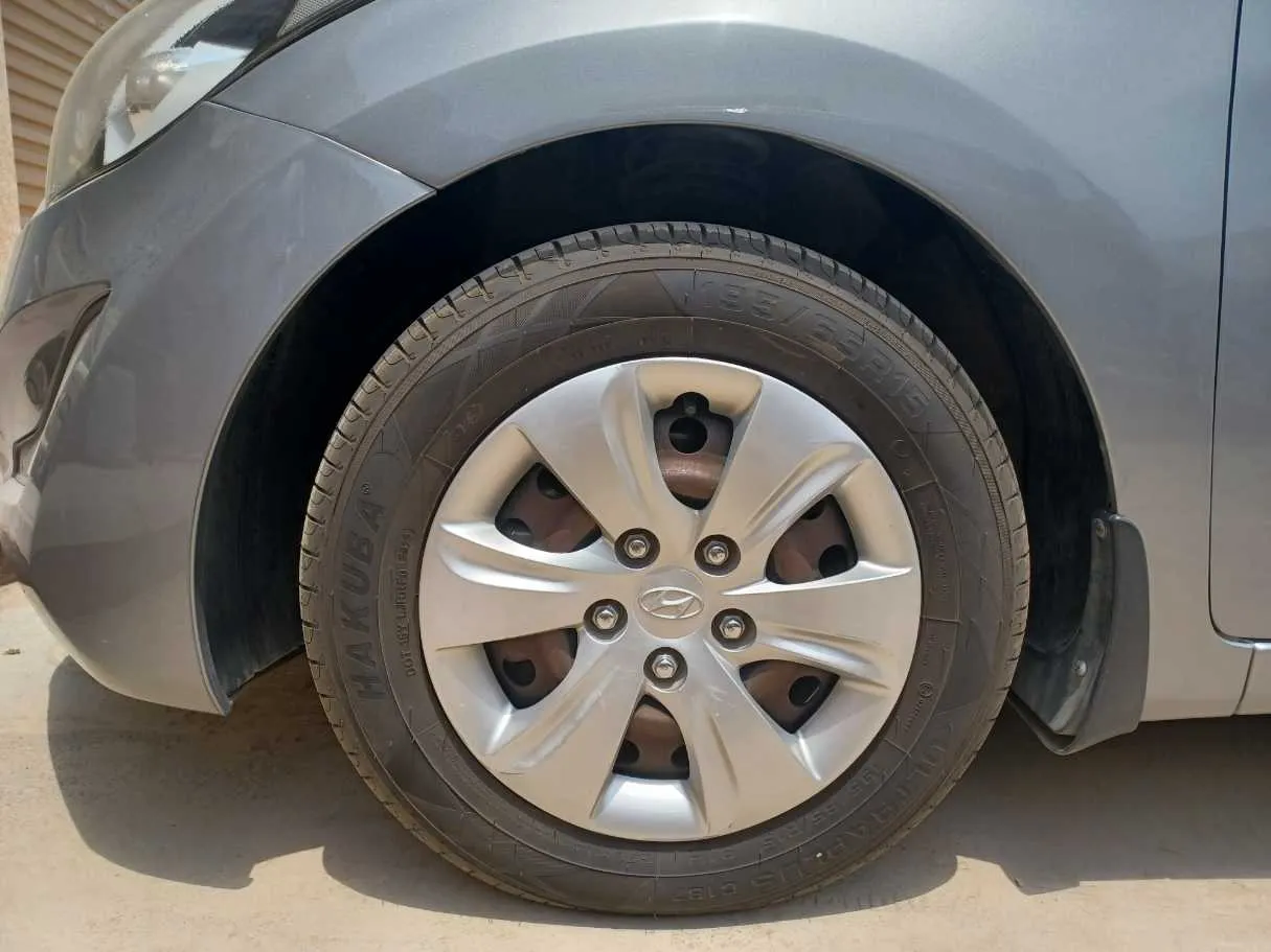 Car image 9